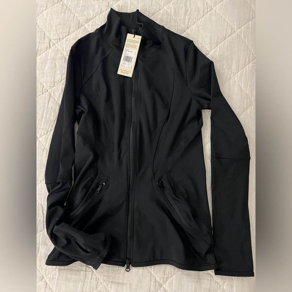 Stella McCartney/ Adidas set
NWT - Top and bottom size- Medium